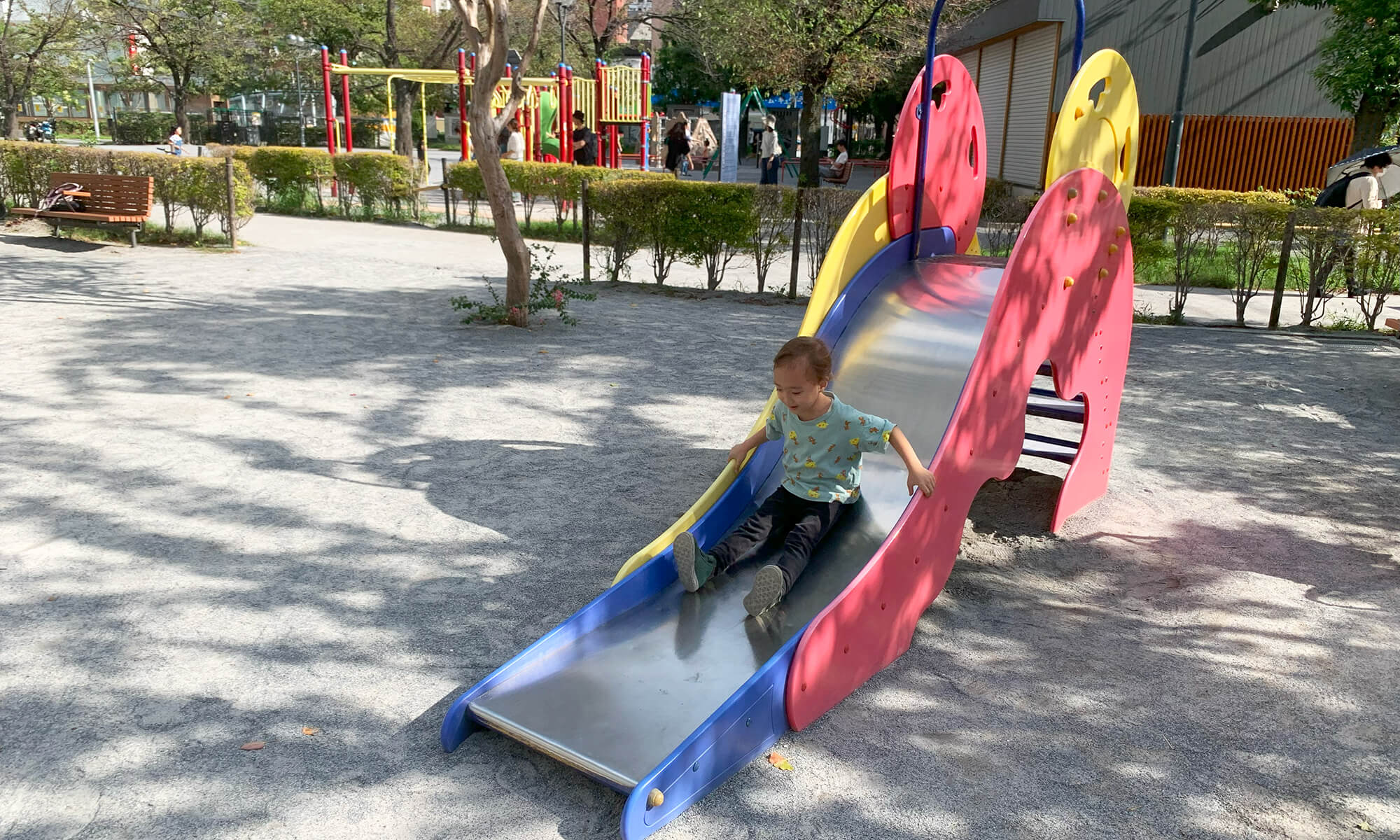 滑り台：小さい子も安全のぞうさん滑り台